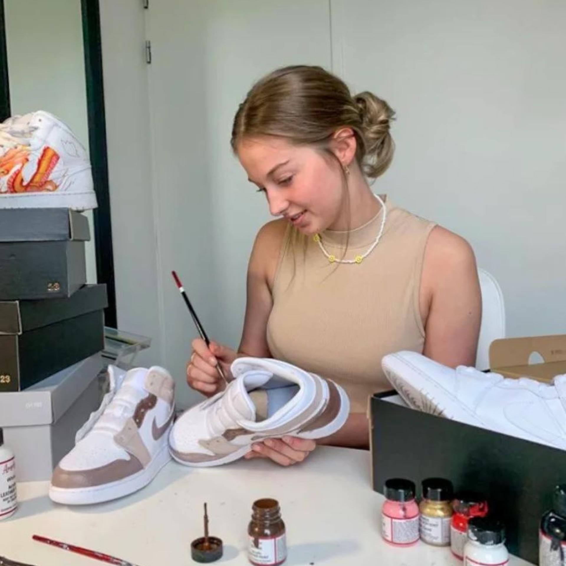 Amber Straathof sneakercustomizing